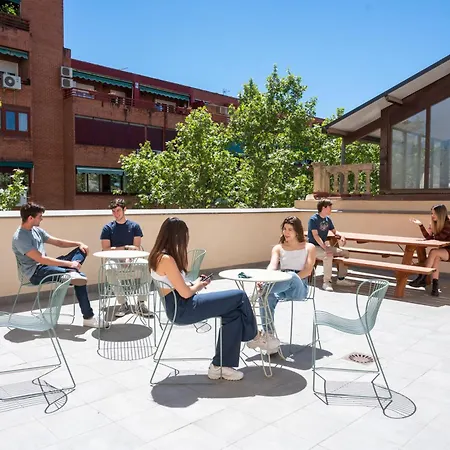 ホテル Residencia Bravo Students 2*